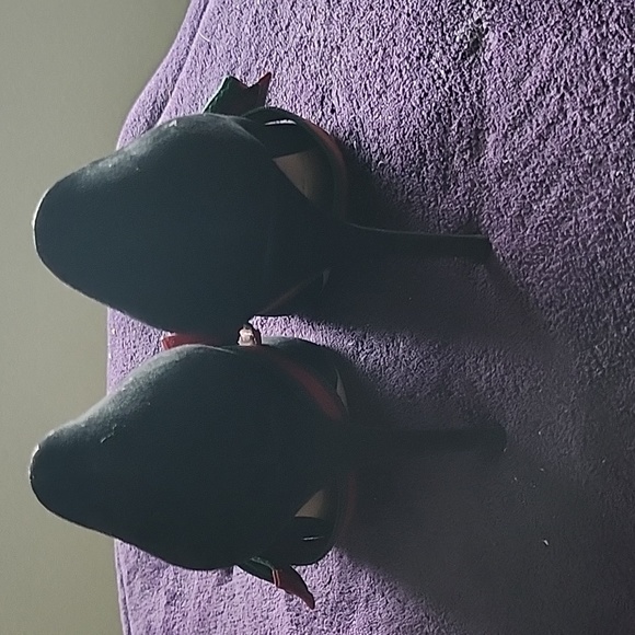 Shoes - Picture 3 of 9